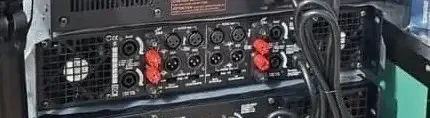 PODER ZEUS 5000W. 4 SALIDAS   PEDIDOS : 69442828  2500 W + 2500 W a 2 ohmios; Transformadores toroidales de alta corriente puenteados de 5000 W a 4 ohmios para una mayor potencia de dos ohmios y bajo nivel de ruido.Los limitadores de clip independientes anulables por el usuario reducen la distorsión.Los filtros de paso alto seleccionables (30 Hz o 50 Hz) protegen los altavoces y aumentan el espacio libre Equilibrado 1/4 «(6.3 mm) TRS, XLR y entradas de banda de barrera para una máxima flexibilidad Poste de enlace y salidas de tipo Speakon Modos de amplificador mono puente, paralelo y estéreo seleccionables Interruptor de elevación de tierra para evitar zumbidos Nivel de señal en -40, -20, -10, proteger y recortar Indicadores LED para monitorear el rendimiento Indicadores de modo puente mono y paralelo Controles de ganancia retenidos montados en la parte frontal para un fácil acceso Diseño de recuperación rápida para una menor distorsión en el recorte. 2