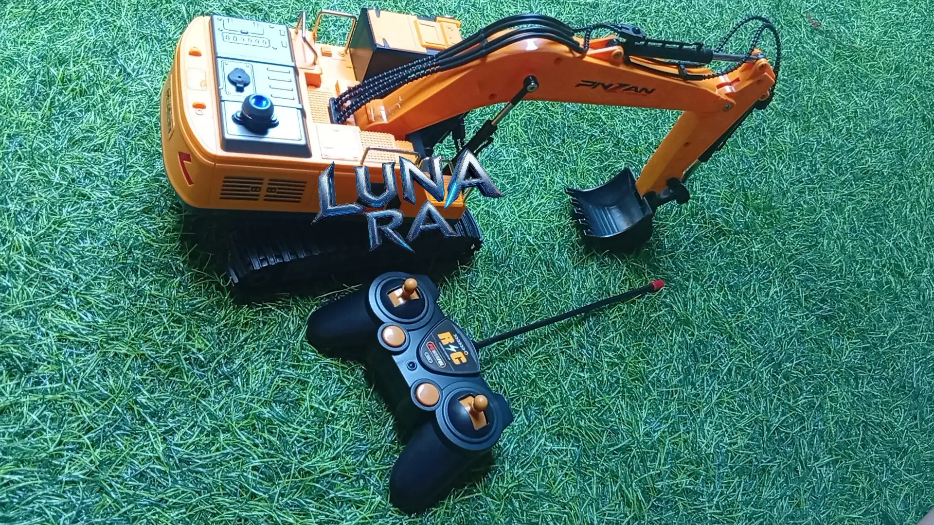 EXCAVADORA A CONTROL REMOTO CON EXHUMACIÓN DE HUMO 💨 2