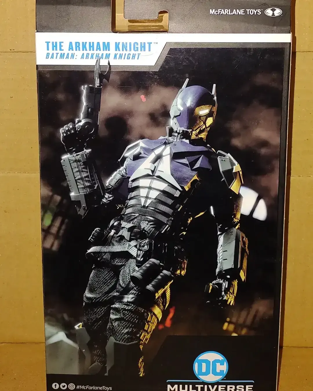 Mcfarlane DC Multiverse: THE ARKHAM KNIGHT (BATMAN: ARKHAM KNIGHT) 2