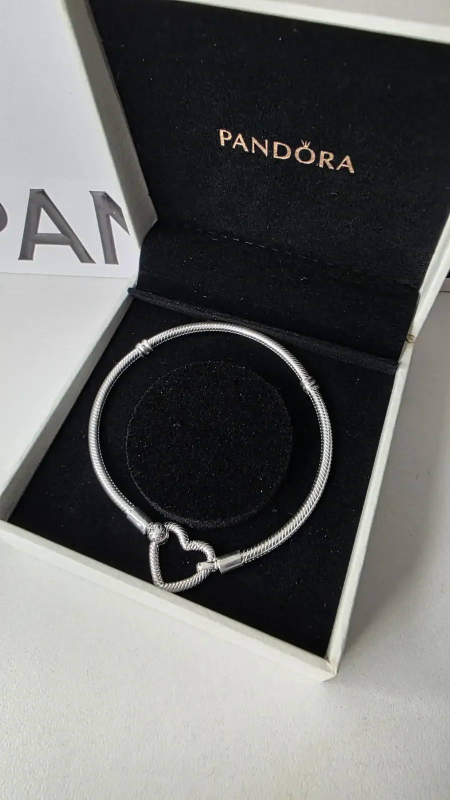 Pandora heart clousure silver moments bracelet 