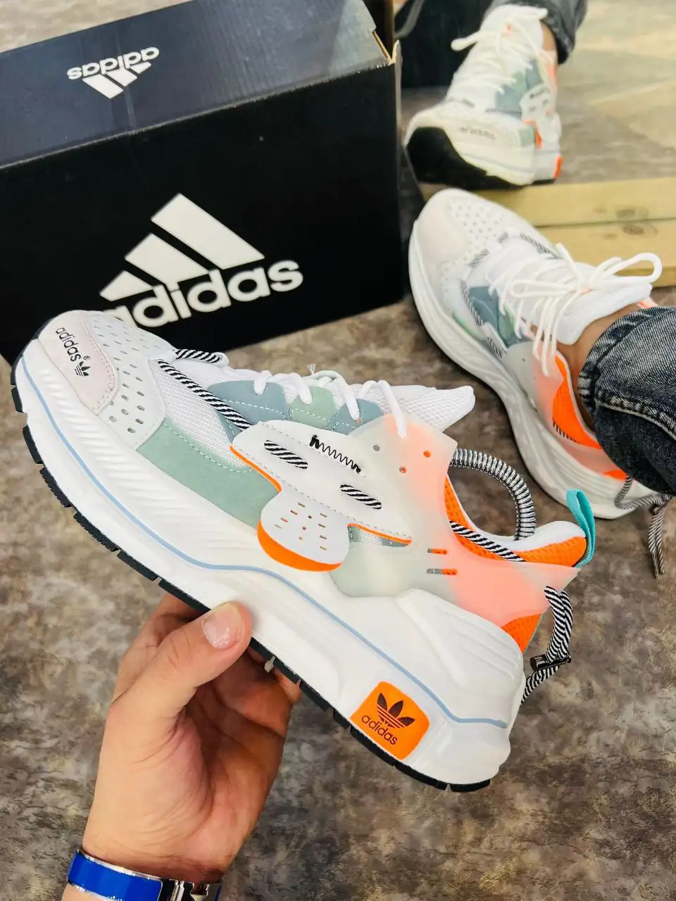 ADIDAS SIKAIGE