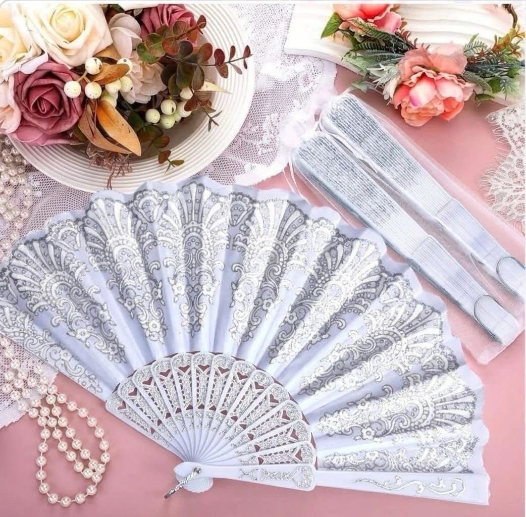 DOCENA DE ABANICOS BLANCOS CON DESTELLOS PLATEADOS  3
