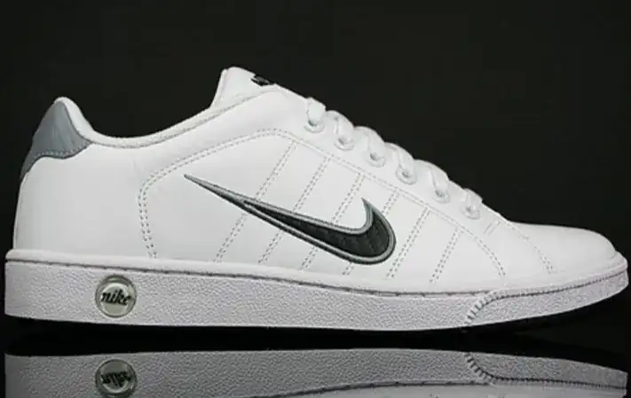 NIKE CUERO - 10 2