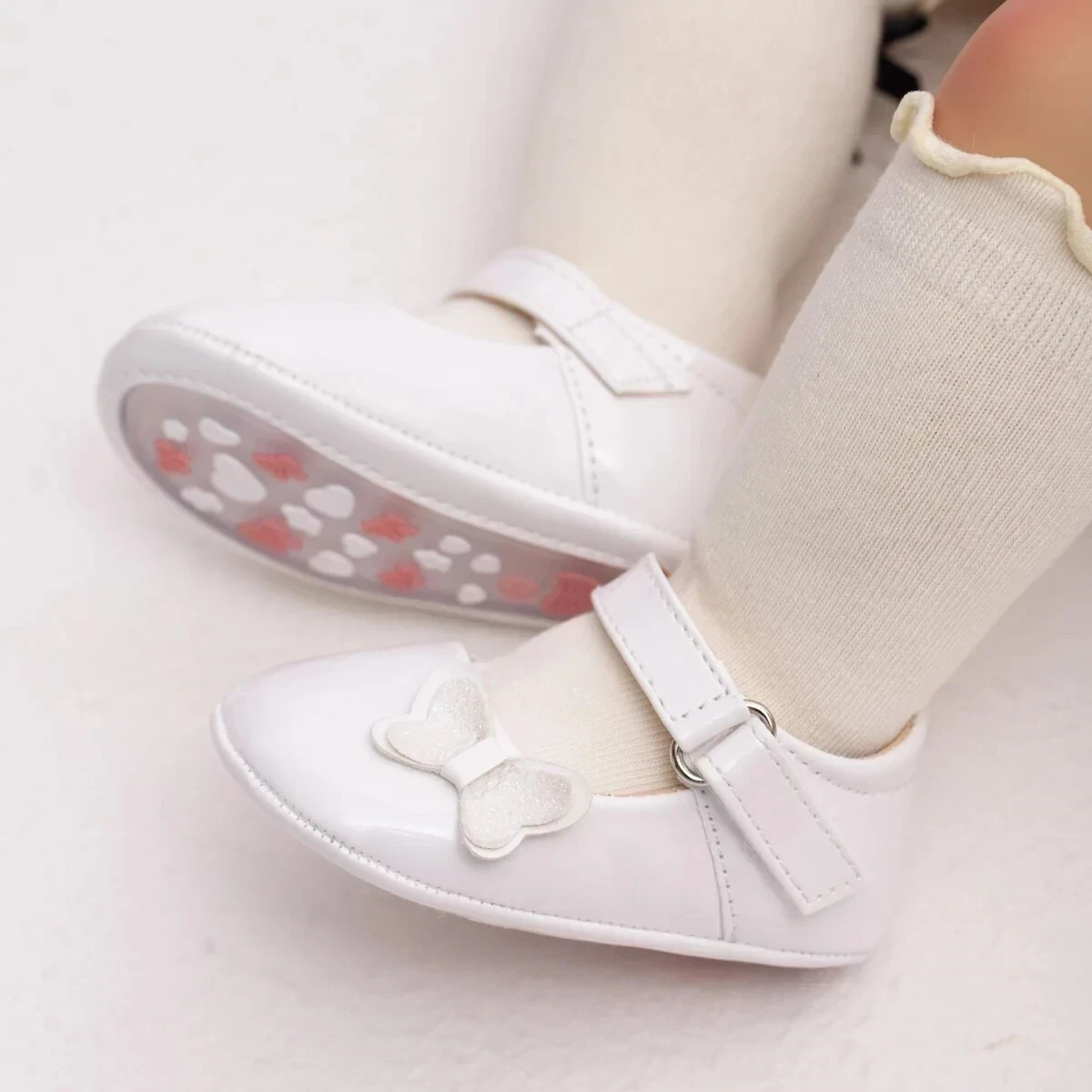 ZAPATITOS BLANCOS MARIPOSA  4