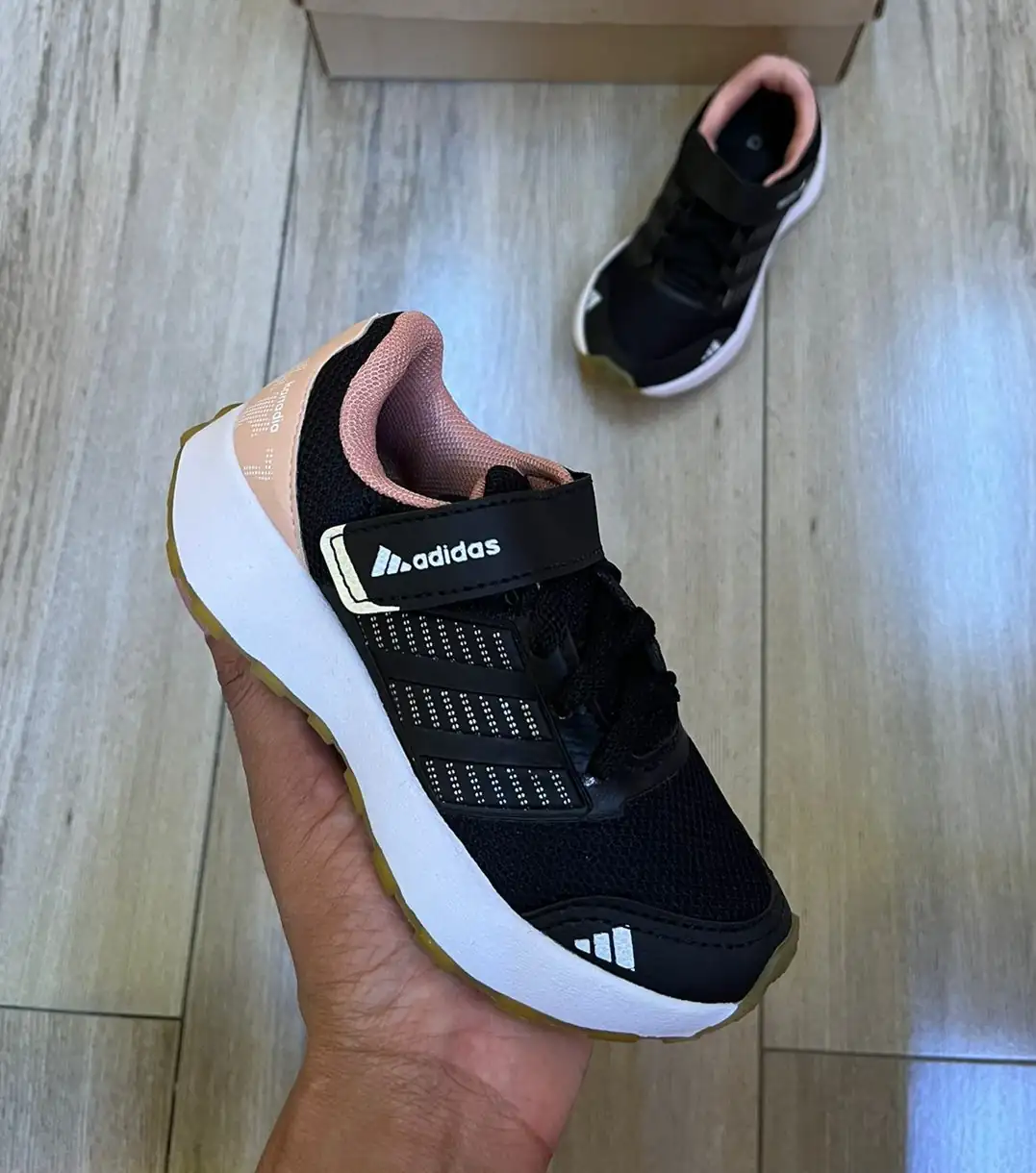 TÊNIS ADIDAS KANADIA  4