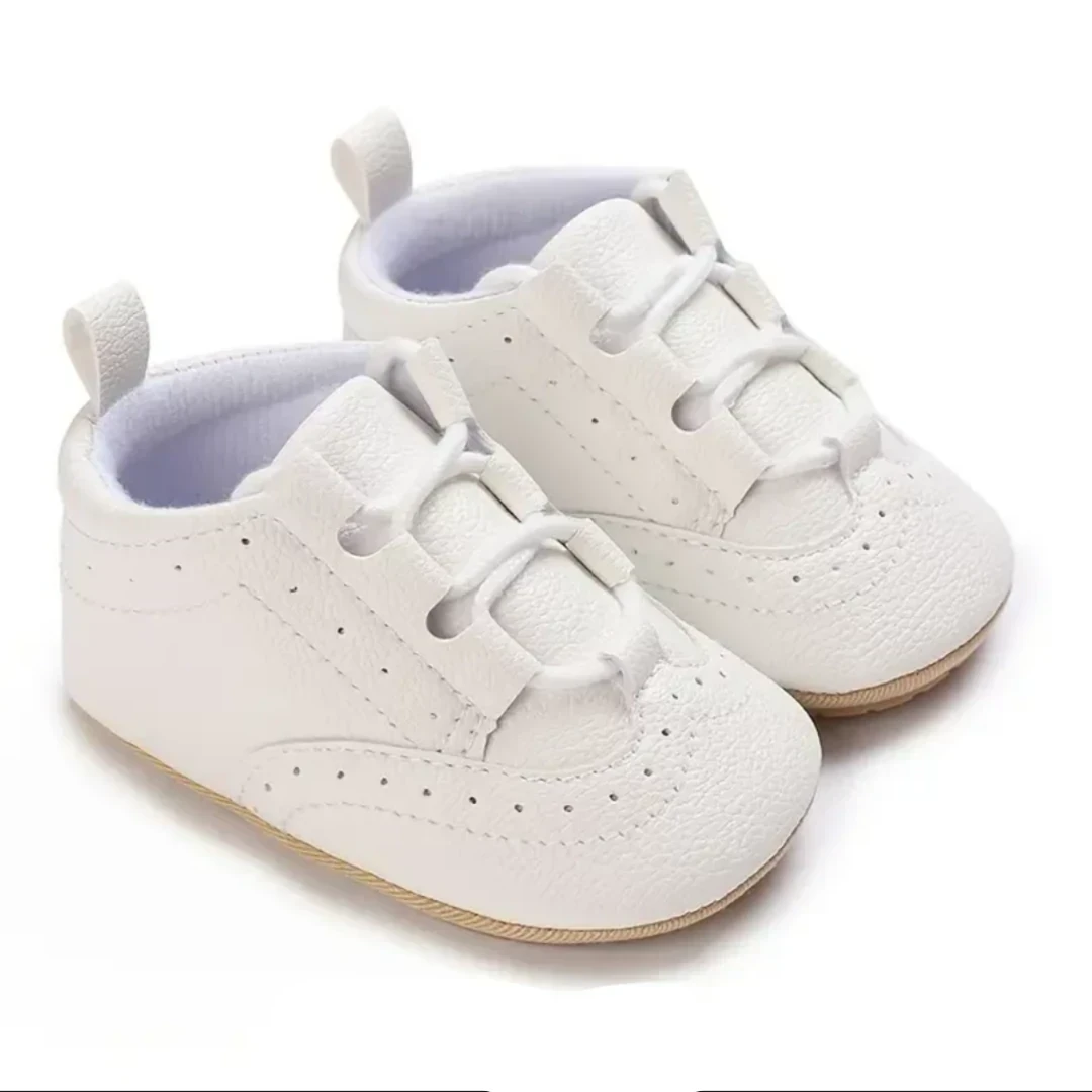 ZAPATITOS BLANCO CORDONES 3