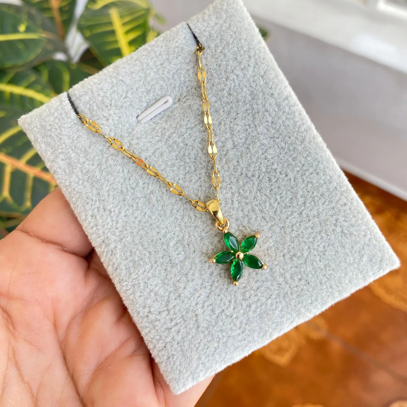 Cadena Y Dije En Acero Con Piedra Circon De Flor Pequeña Verde 3