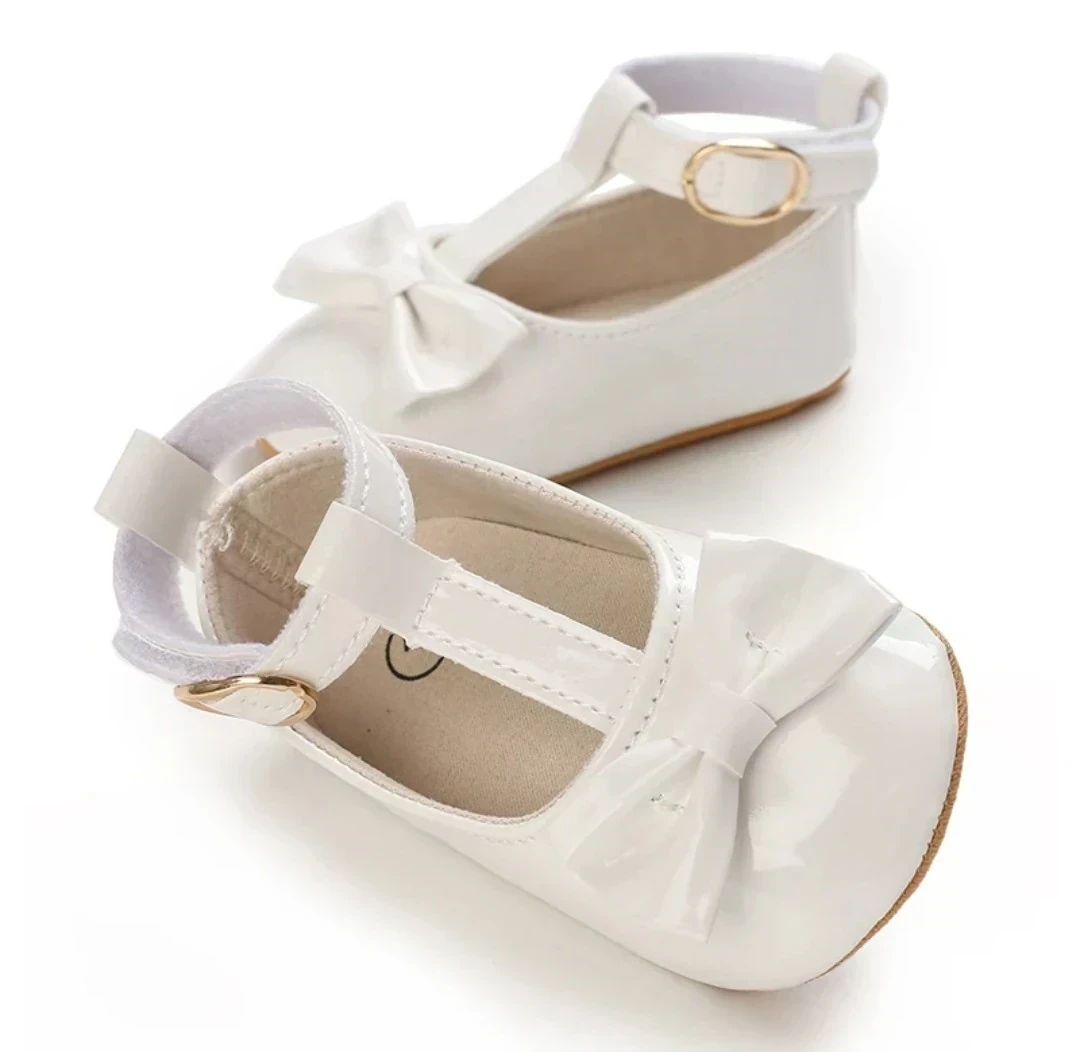 ZAPATITOS BLANCOS LAZOS 4