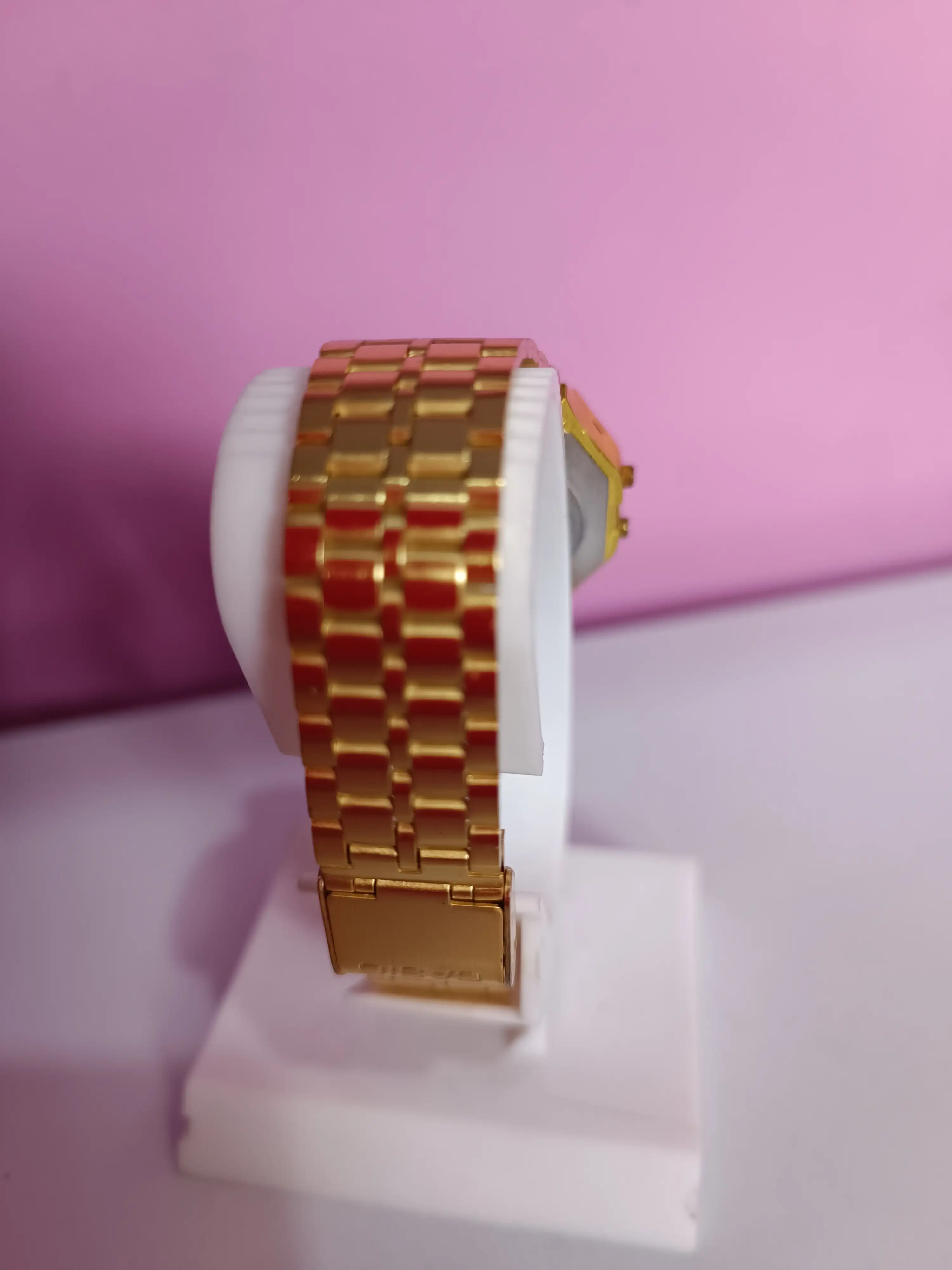 RELOJ DAMA DORADO DIGITAL  2