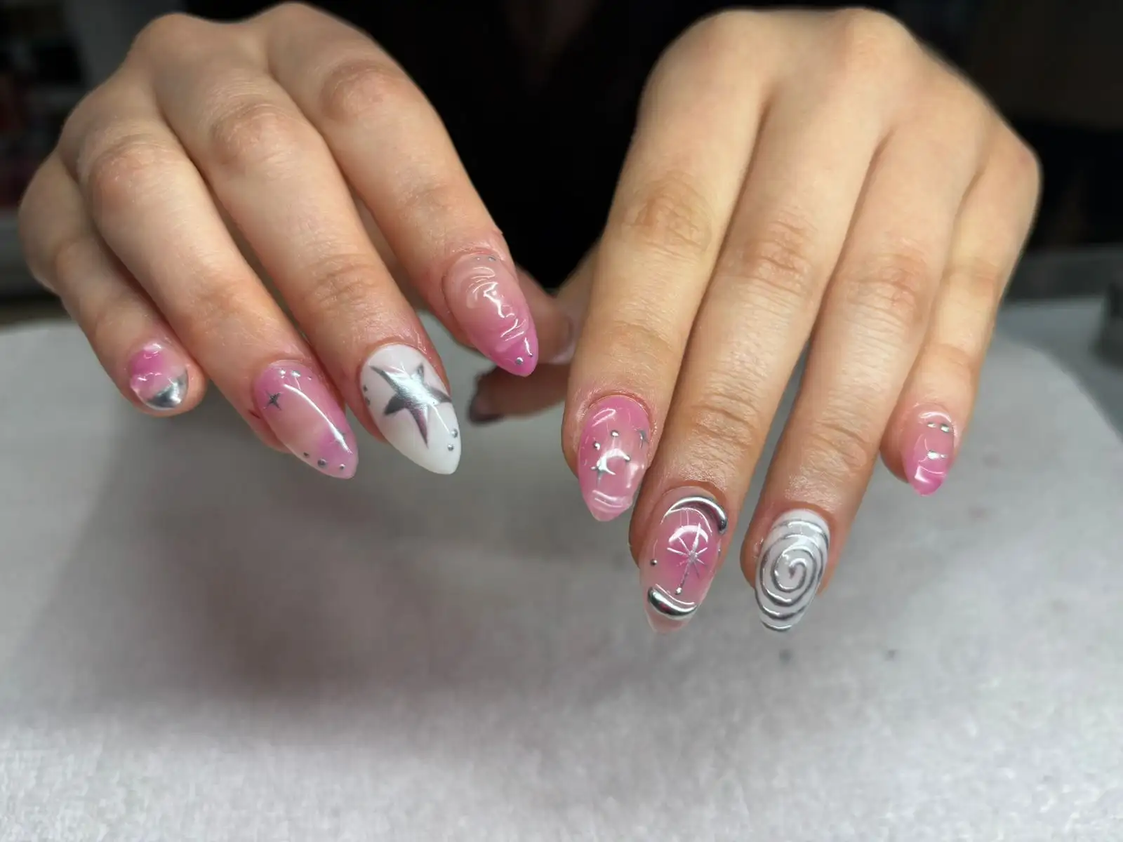 Nail mano alzada  3