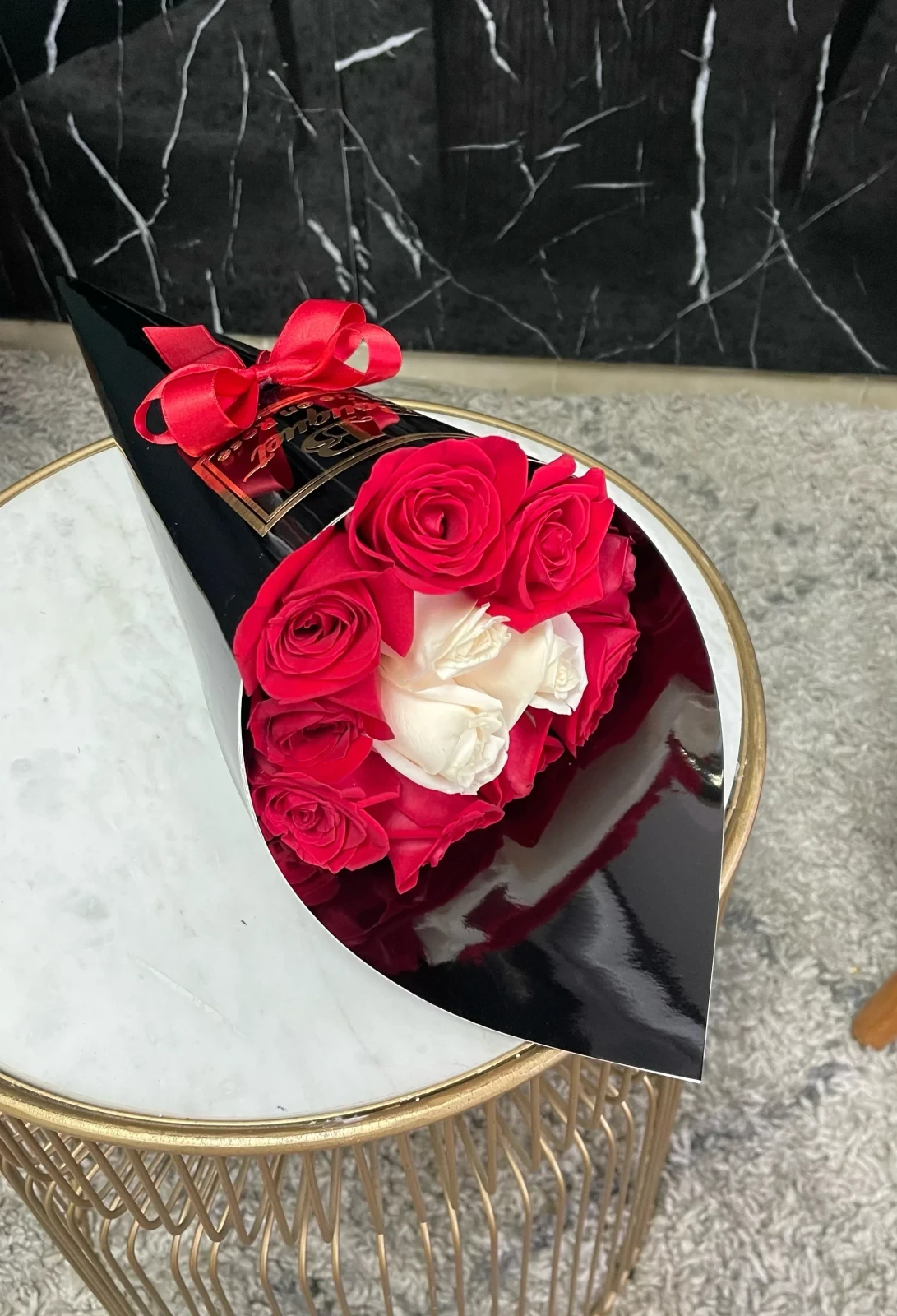 Cono de 12 rosas 8