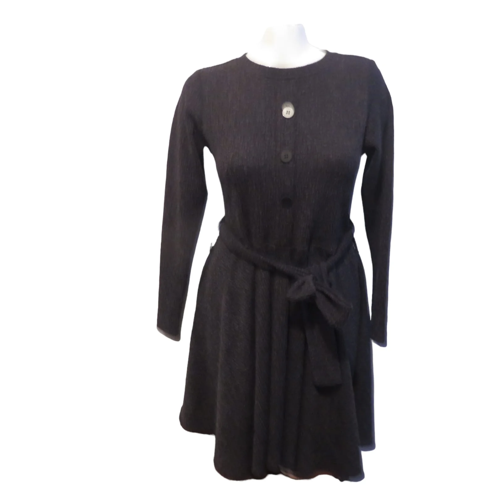 Vestido tipo suéter negro con botones