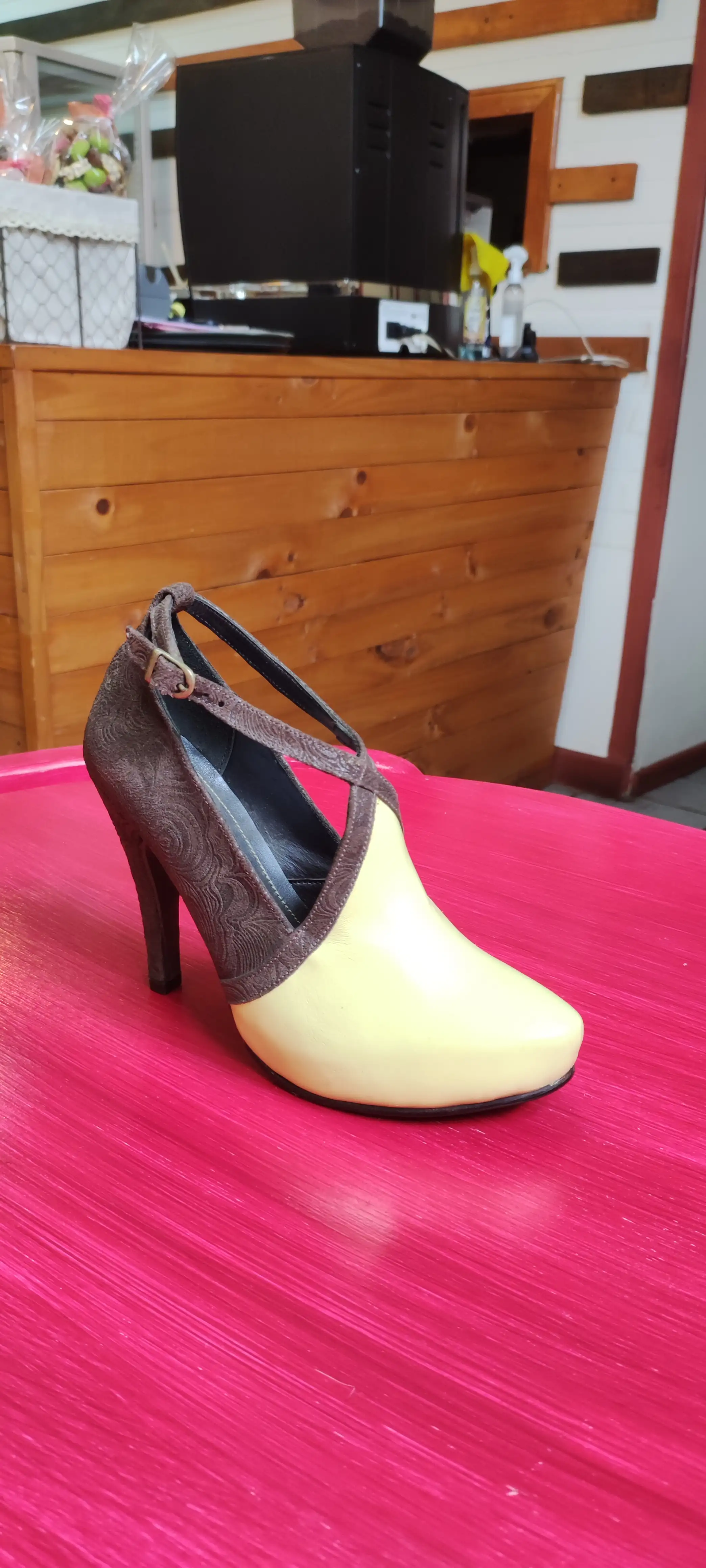 Zapato amarillo\cafe