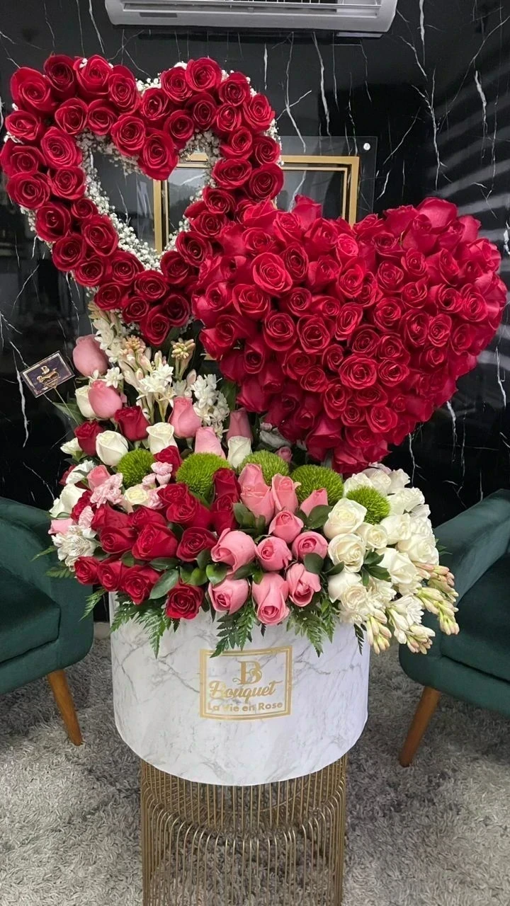 Bouquet redondo con doble corazon  4