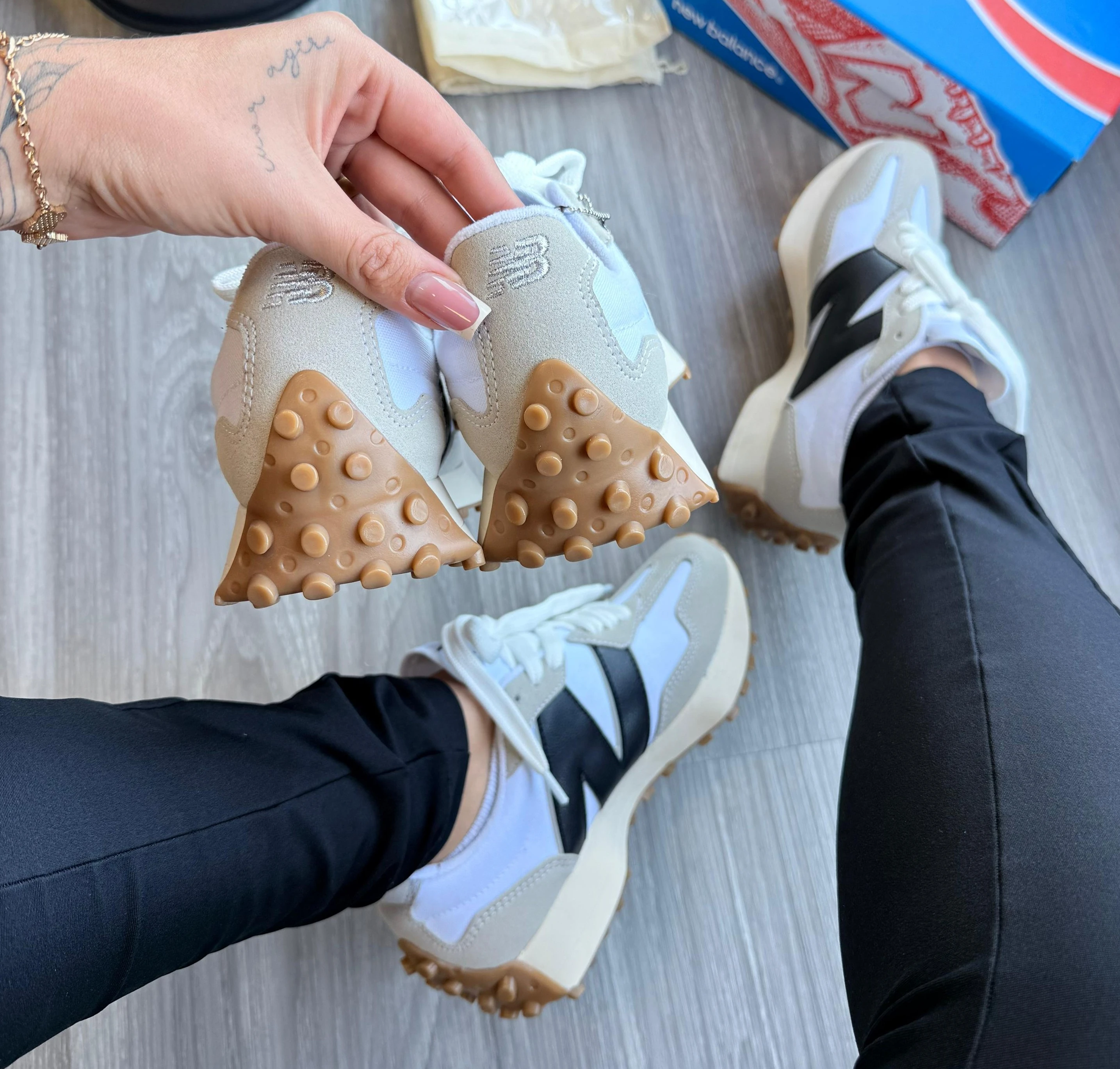TÊNIS NEW BALANCE 327 4