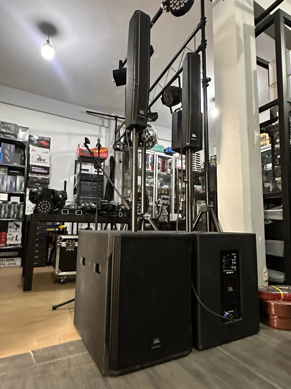 JBL L360 COLUMNAS ACTIVAS   4