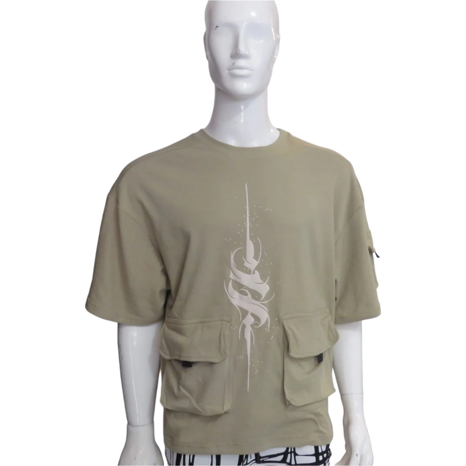 Playera Beige Over araña con bolsas