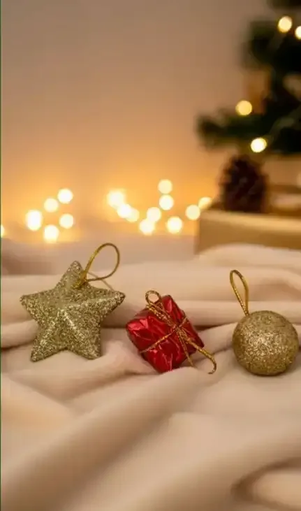 Adorno navideño 3cm 9 piezas (estrella/regalo/esferas)