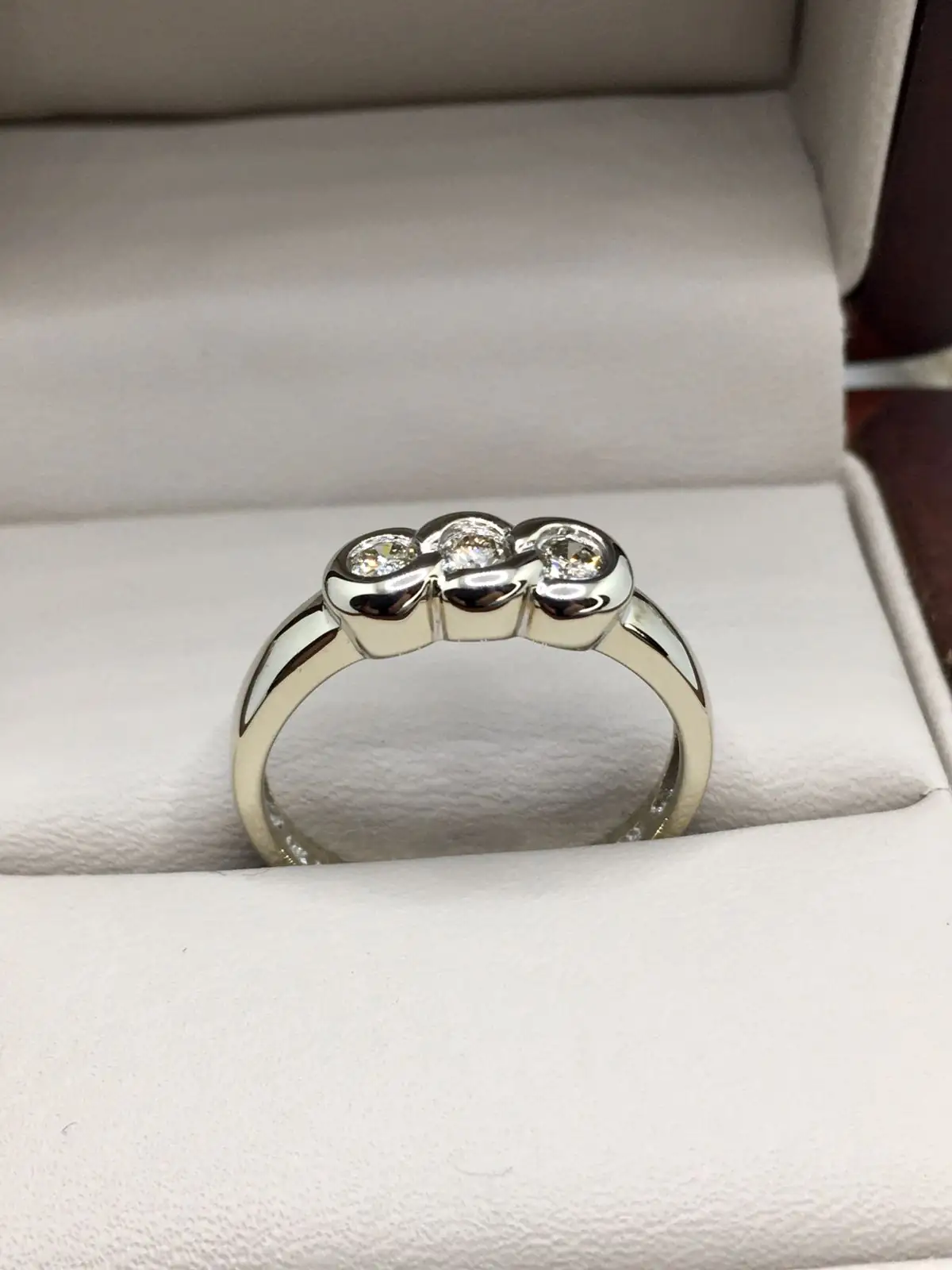 Anillo 3 piedras 