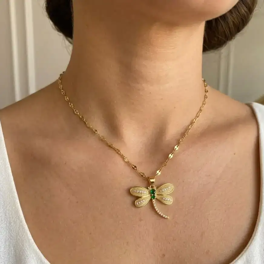 Cadena Y Dije En Acero Con Piedra Circon De Libelula Verde Esmeralda Blanca 2