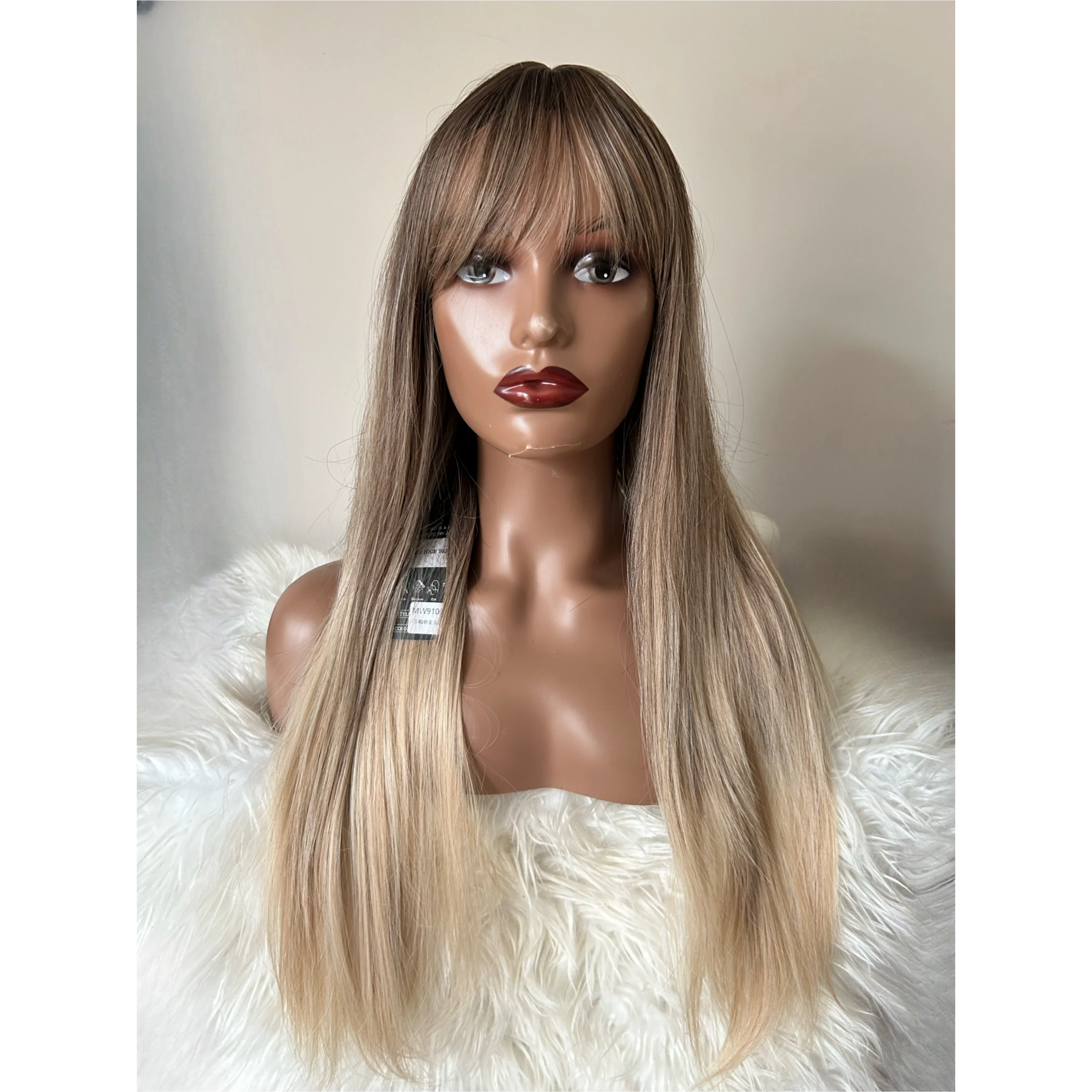 Peluca con flequillo 26”
