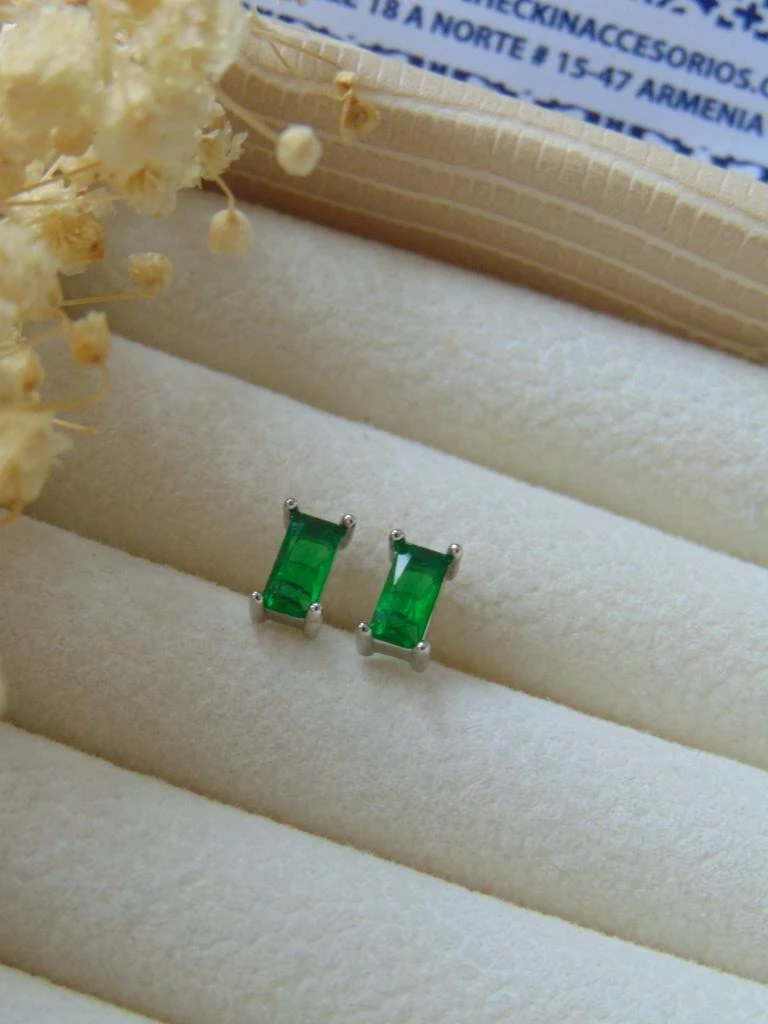 TOPOS RODIO PLATE CHISPA CUADRADA VERDE 3