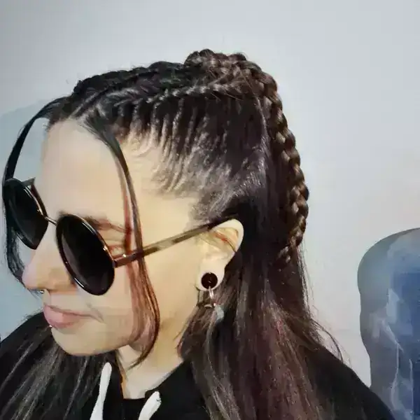 Medio recogido de trenzas