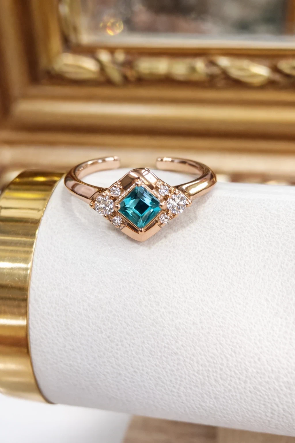 Anillo ajustable cristal Swarovski circones y oro laminado 