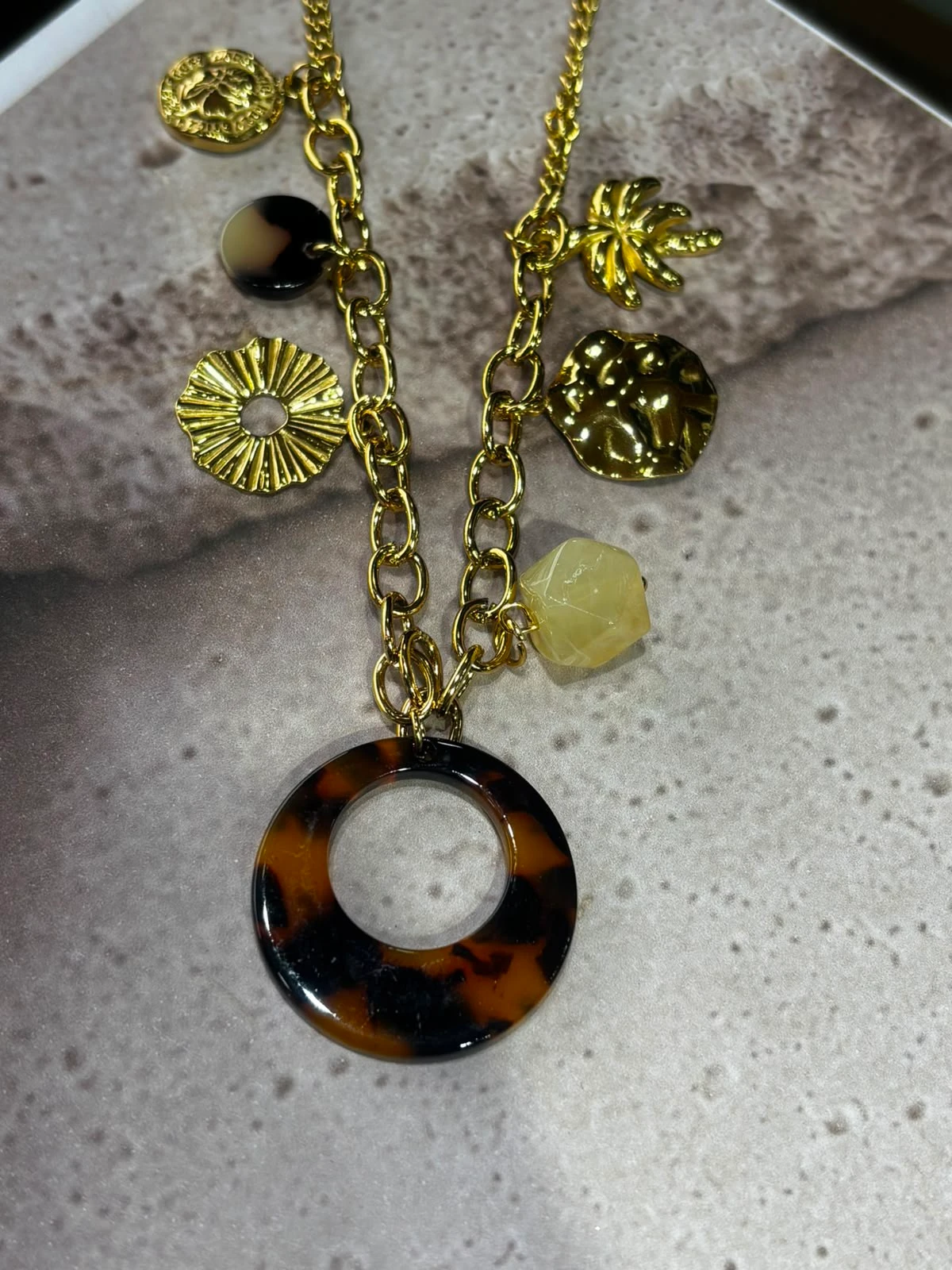 collar acero con enchape en oro 