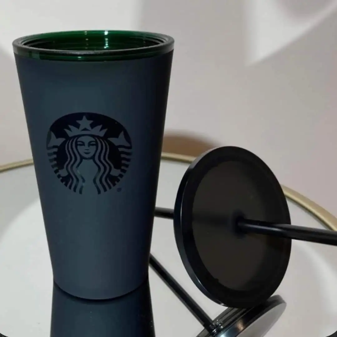 Vaso con logo Starbucks  3
