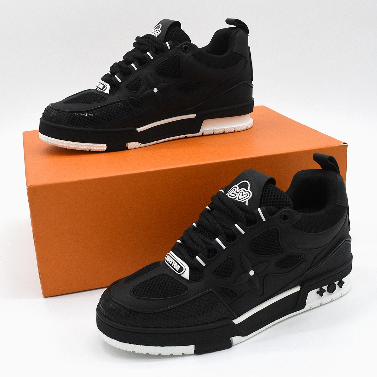 Louis Vuitton LV Skate Sneaker en blanco y negro 5