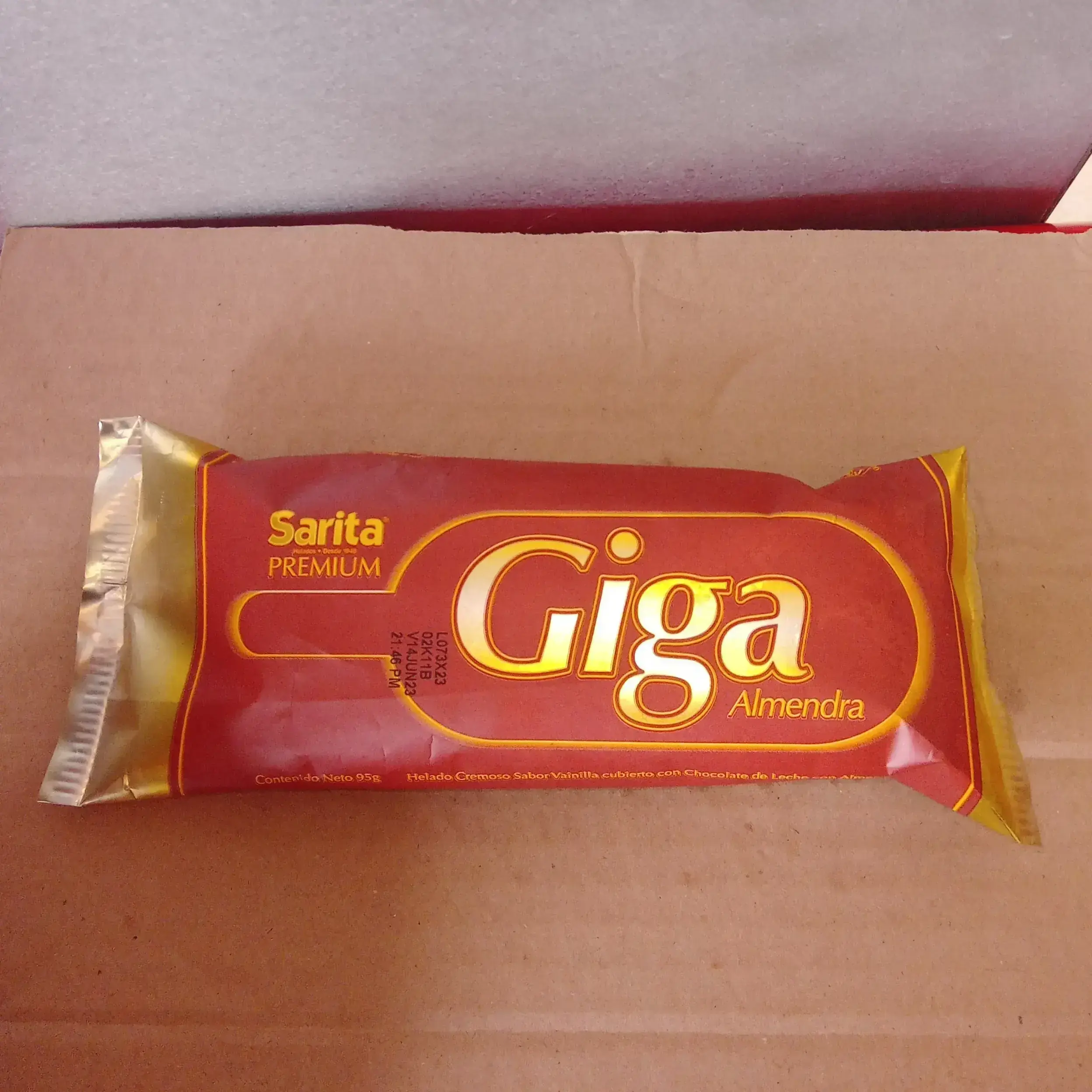 Helado Giga de almendra  95 g
