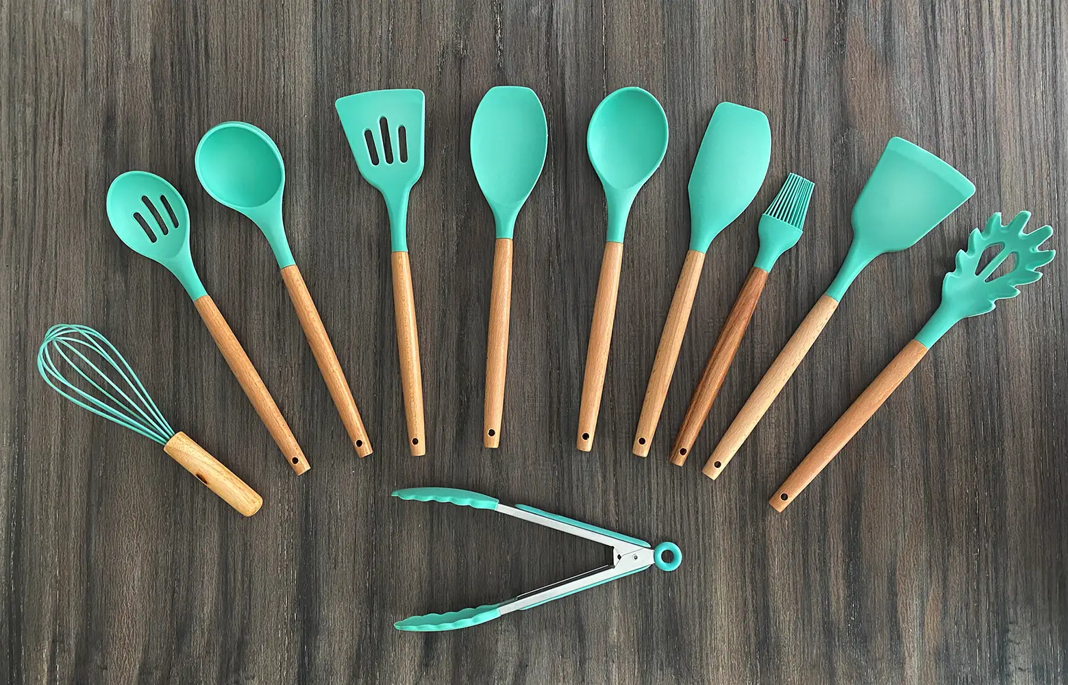 Juego de utensilios de cocina en silicón y madera  4