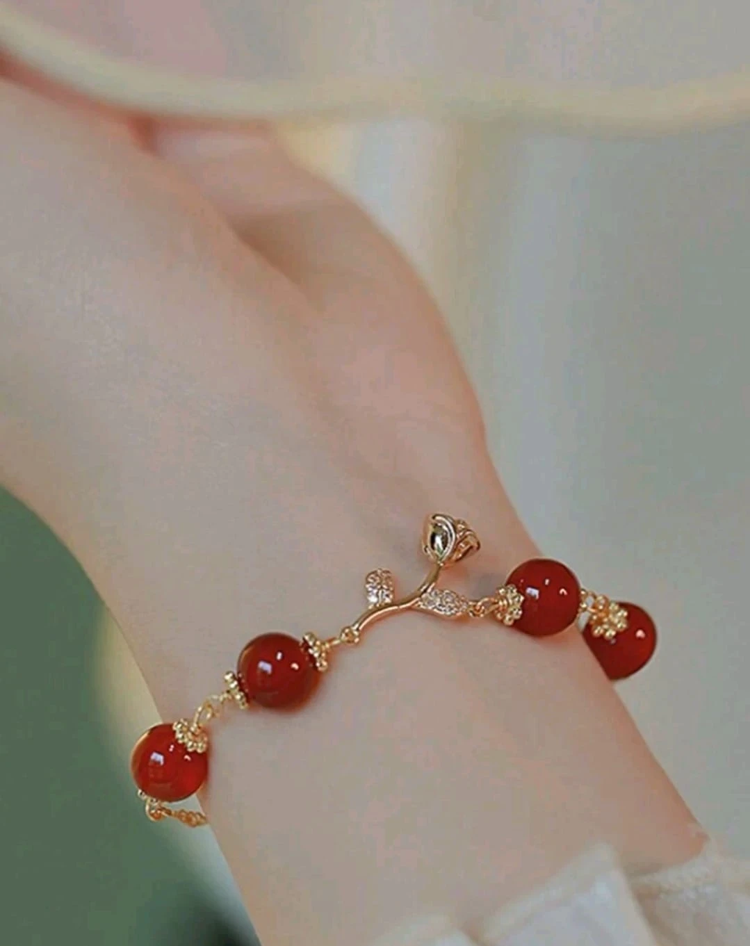 Hermosa pulsera, baño de oro con imitación de diamantes  2