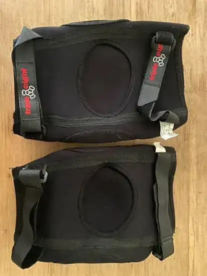 rodilleras marca triple eight