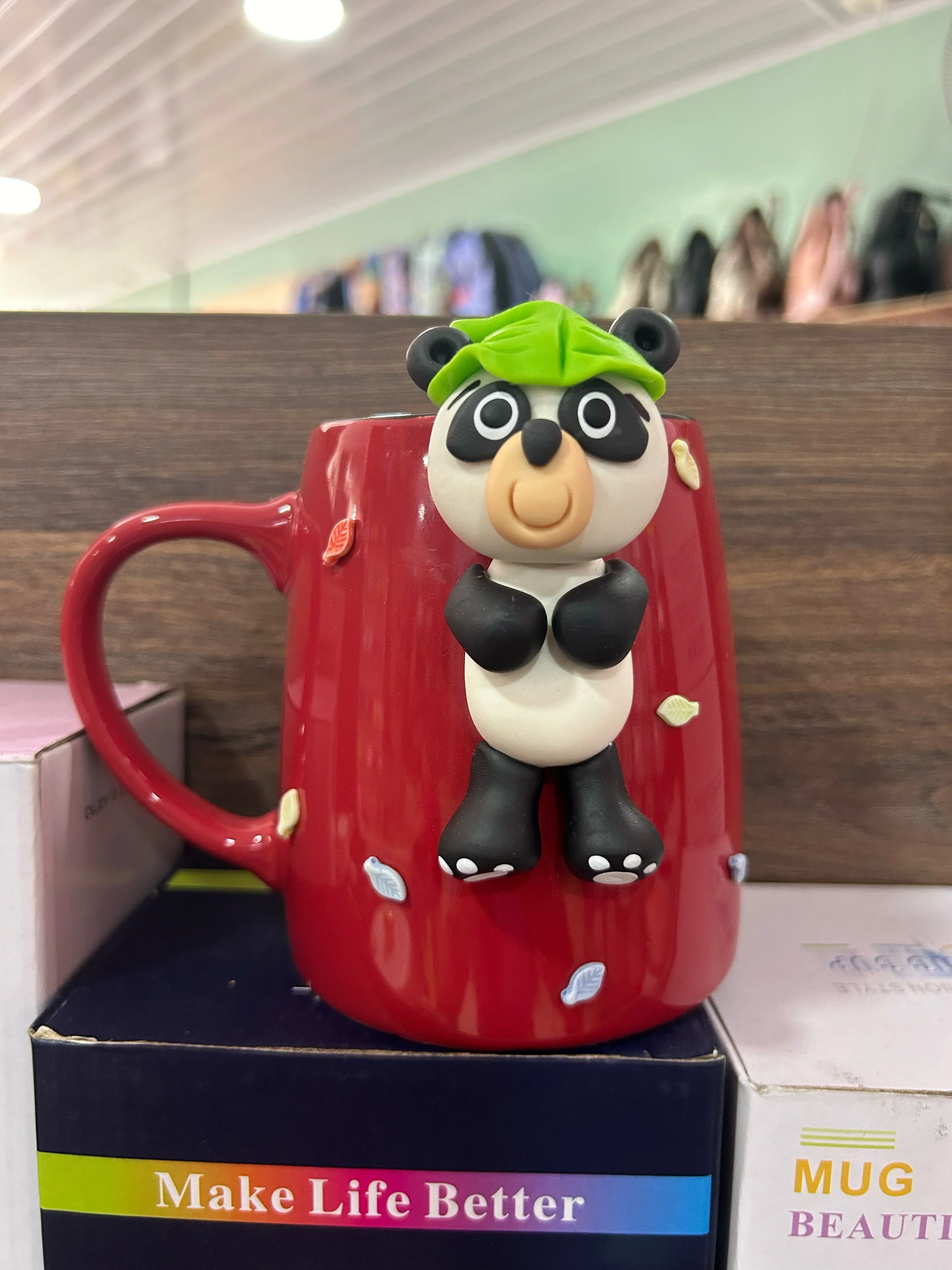 Taza con figura de porcelana 3