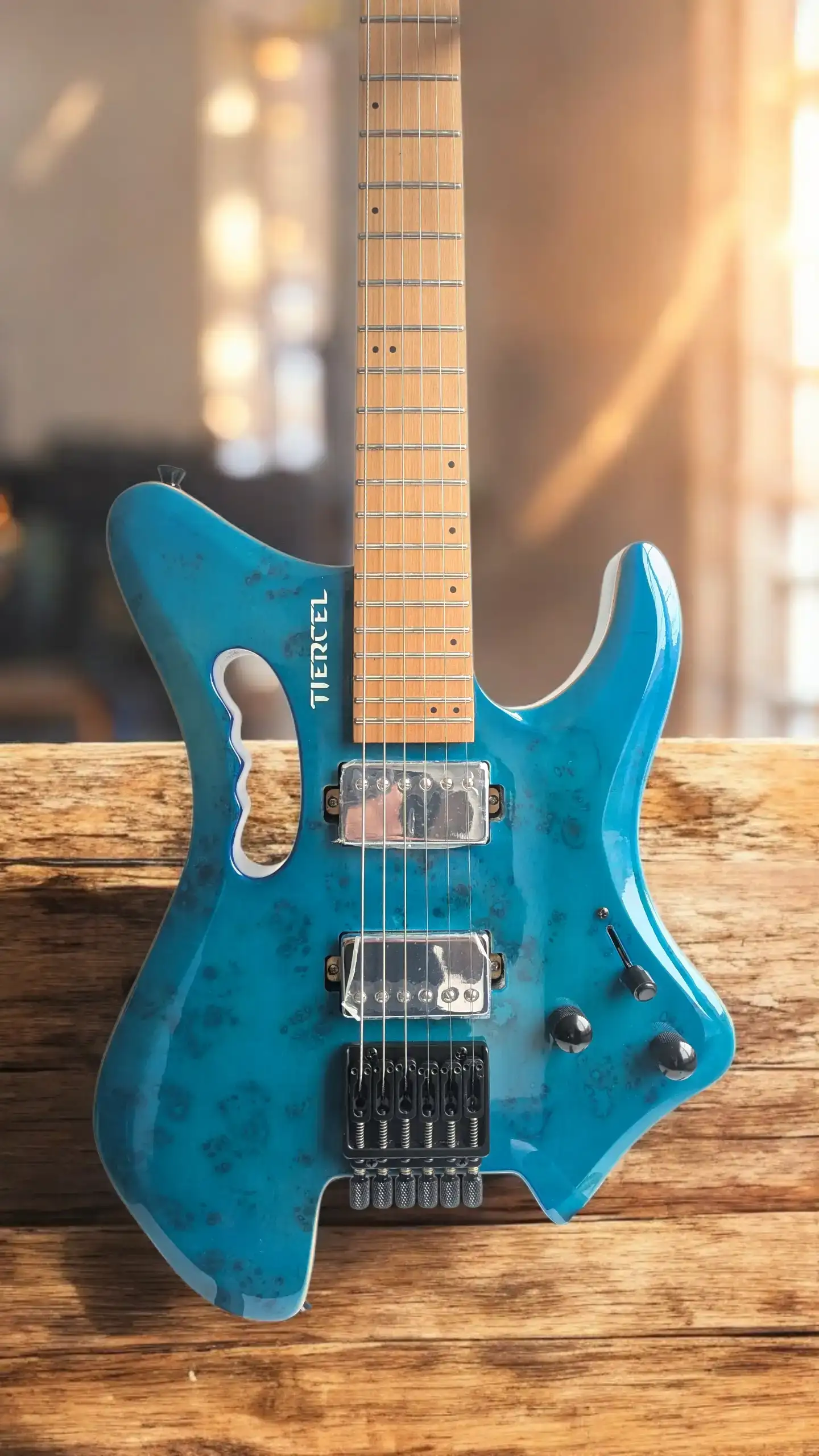 Guitarra Electrica HEADLESS TIERCEL Personalizada AZUL LAGUNA 