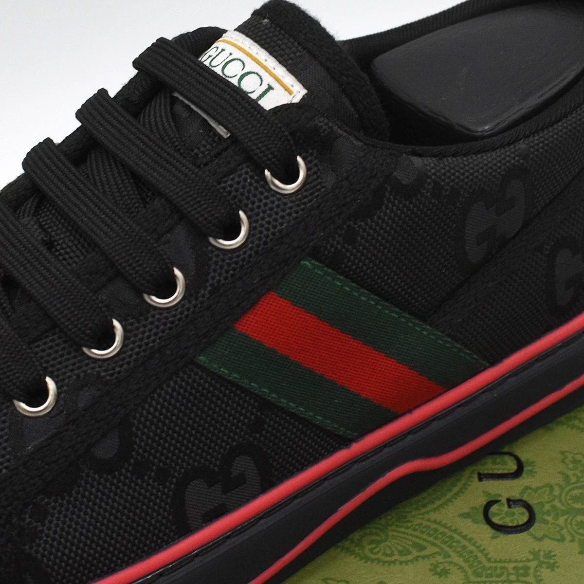 Gucci Off The Grid Tenis 1977 Low ECONYL Negro GG Verde Rojo 4