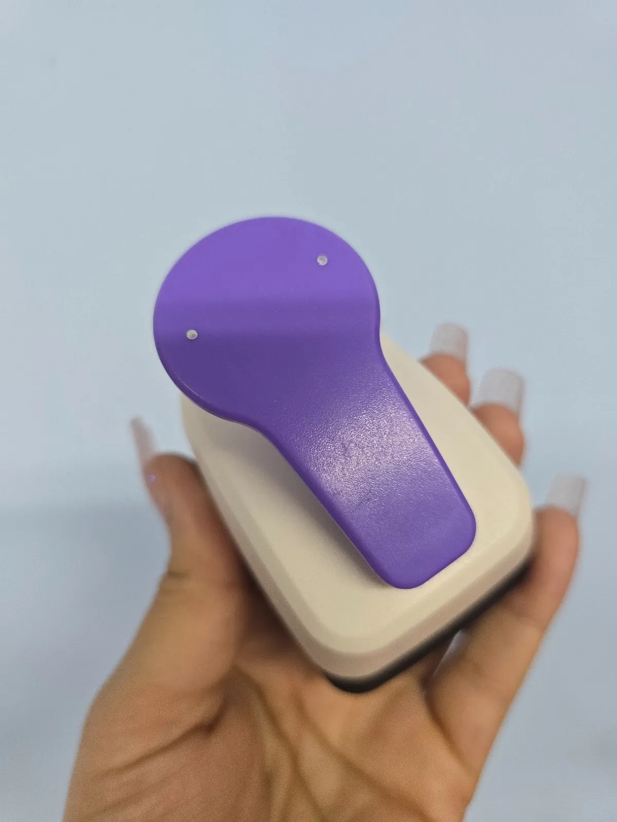 Perforadora de tarjeta para aretes
