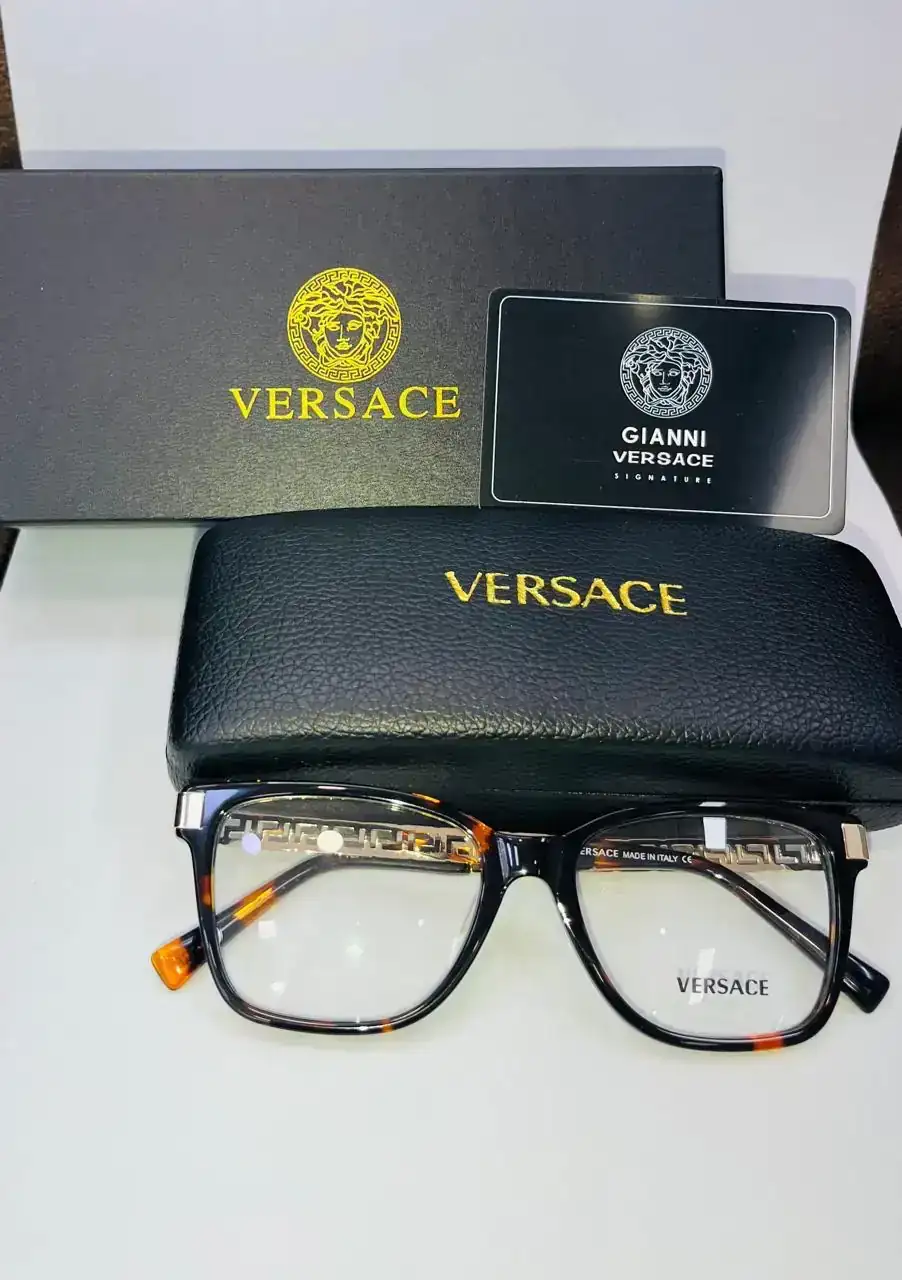 Versace negra. Brazos en acetato. Parte de arriba metalico 