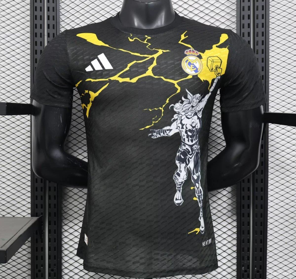 CAMISETA IMPORTADA VERSION JUGADOR REAL MADRID ( MARVEL)