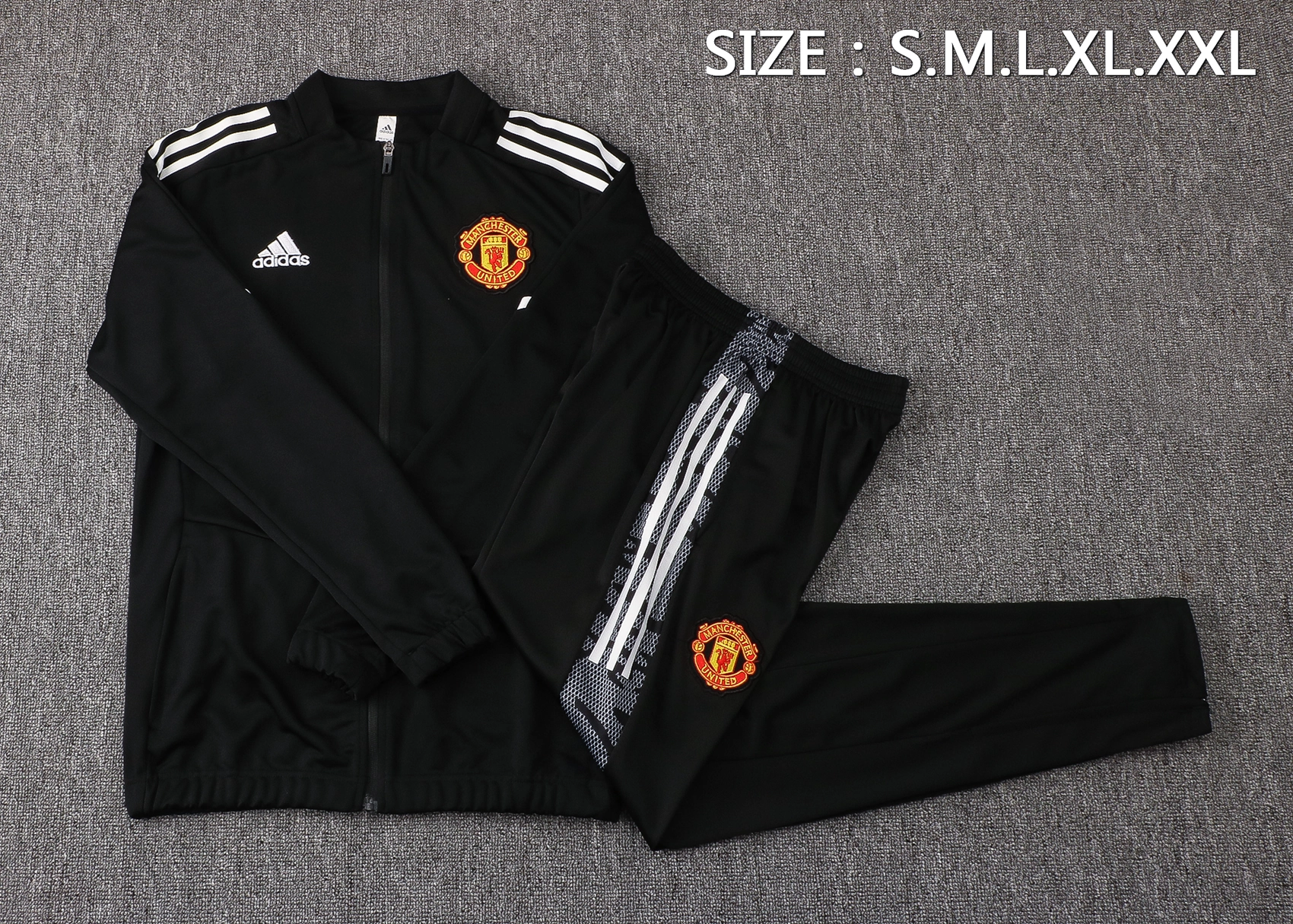BUZO DEPORTIVO DE PRESENTACION DE MAN UNITED 3