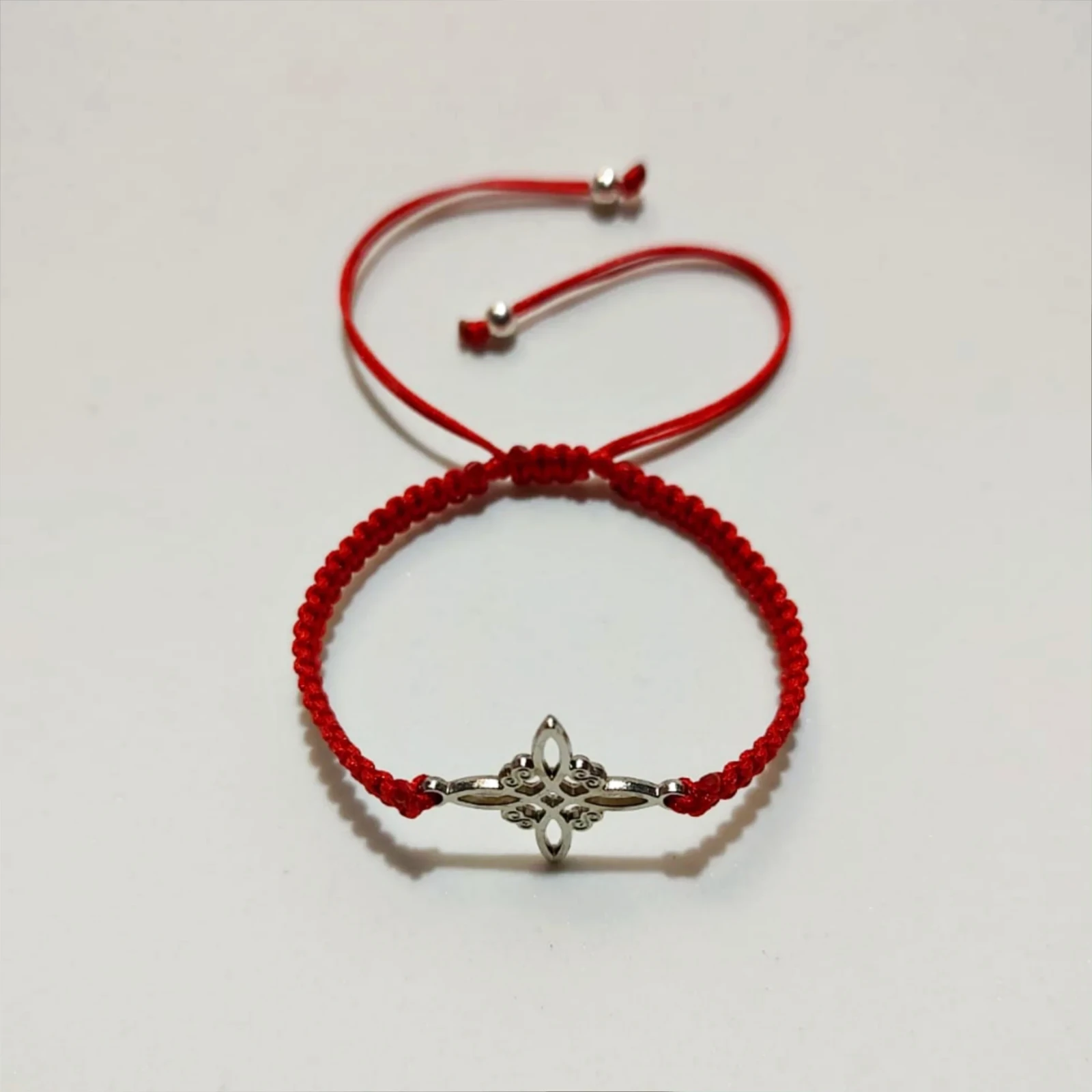 Pulsera Roja de Nudo de Bruja 3