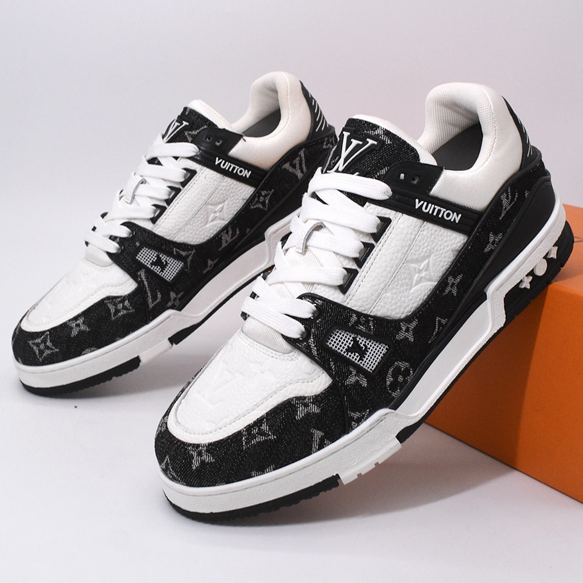 LV Trainer blanco y negro