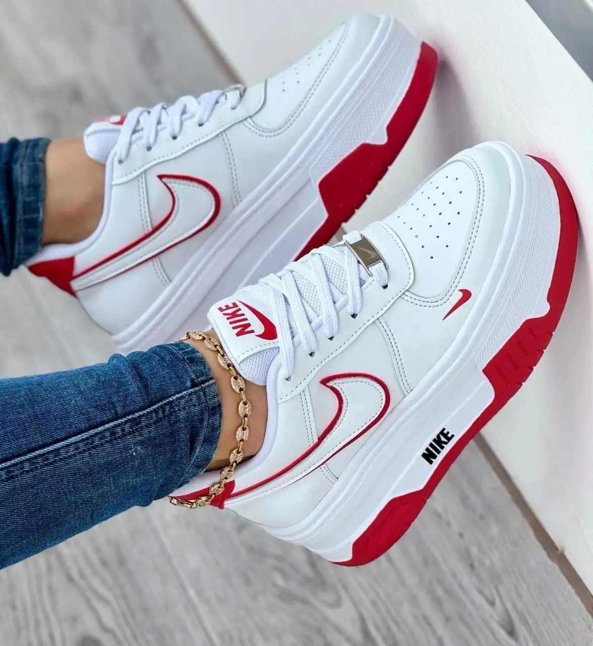 Tenis Nike Suela Alta Blanco con Rojo De Dama 