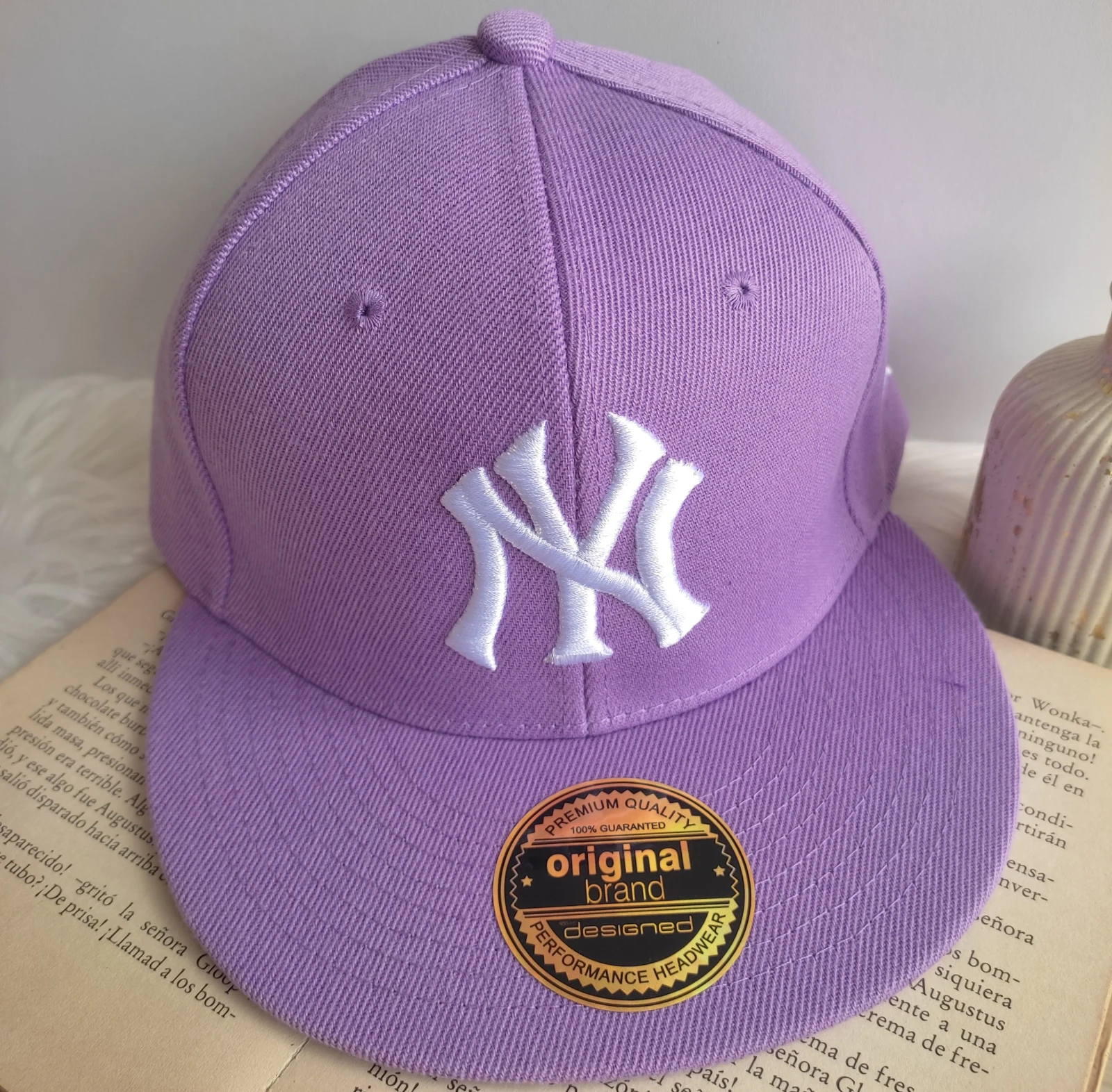 GORRA PLANA NY LILA