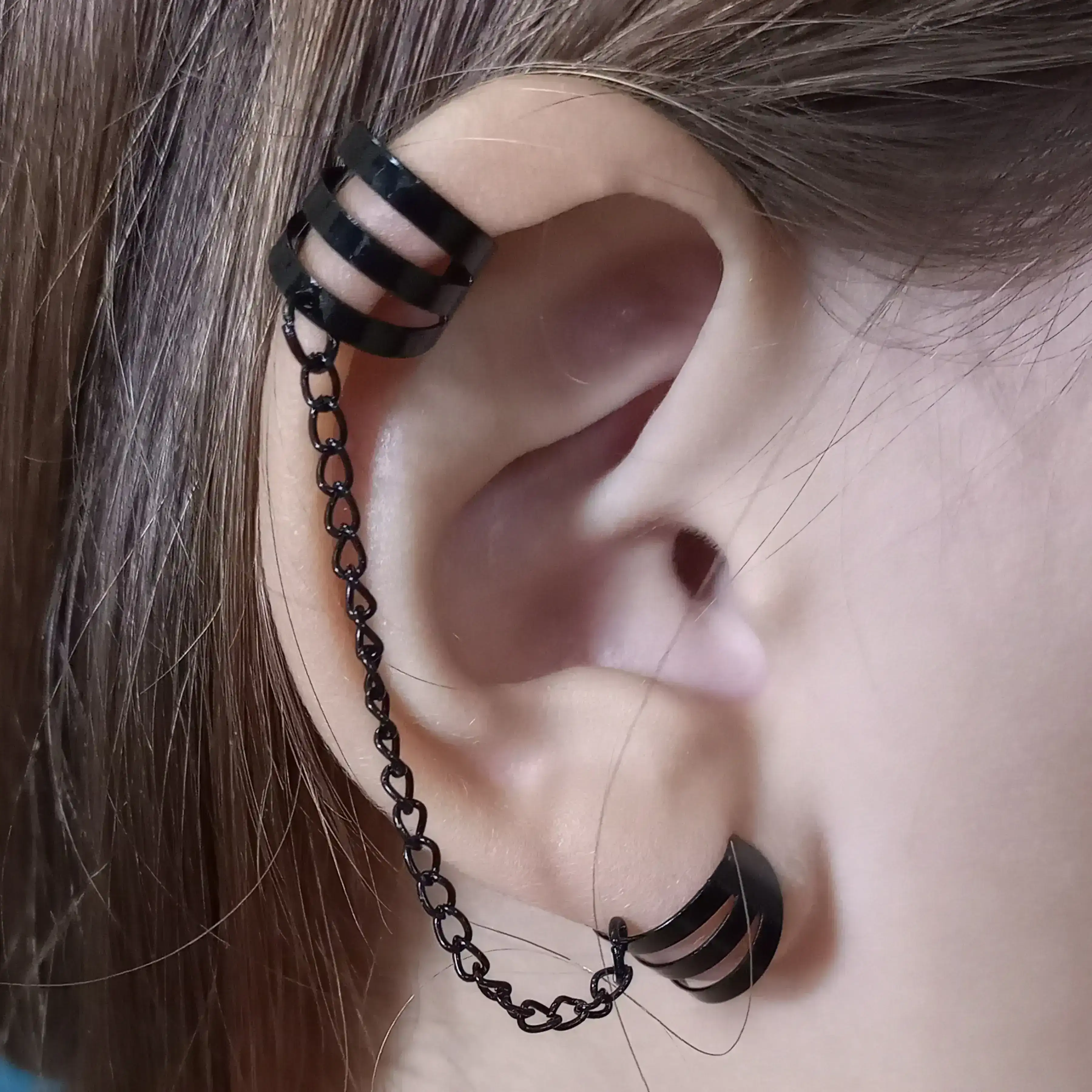 EAR CUFF NEGRO,CON CADENA!!!💜 2