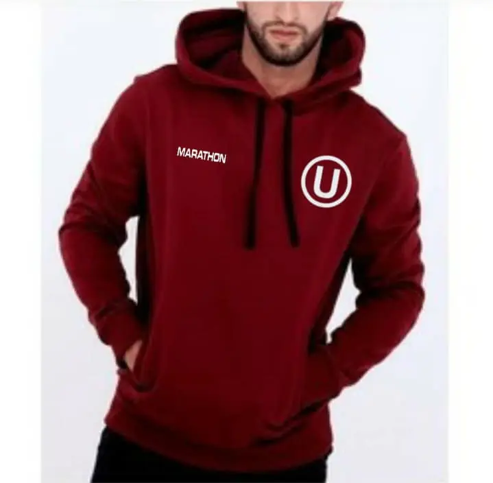 POLERA CON CAPUCHA DE UNIVERSITARIO