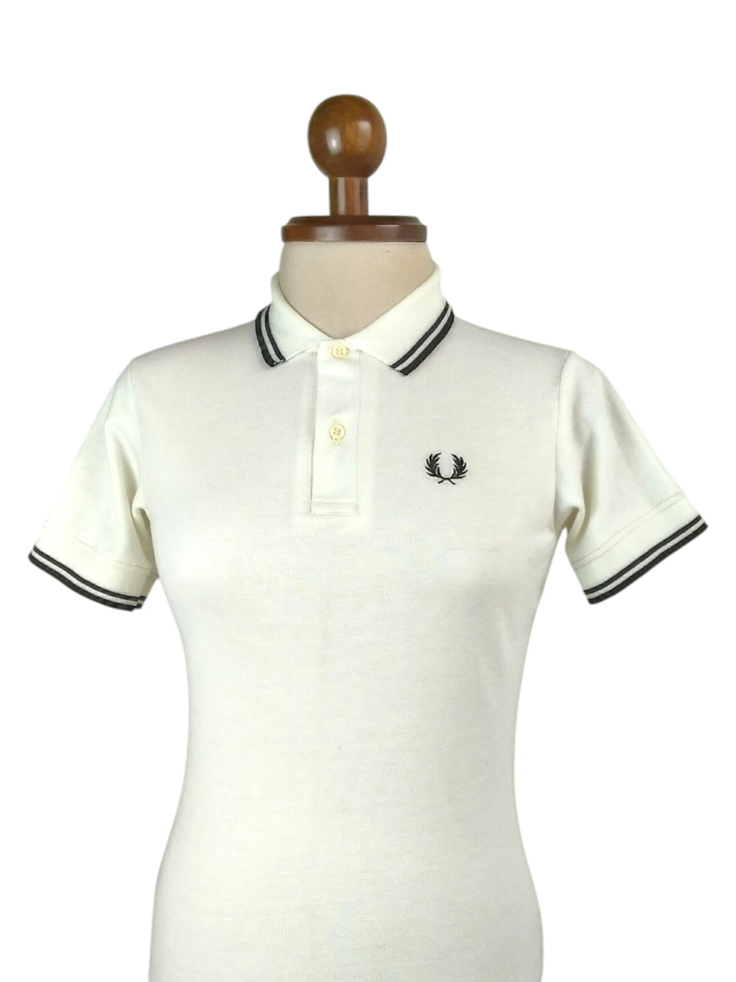 Camisa polo crema con negro 