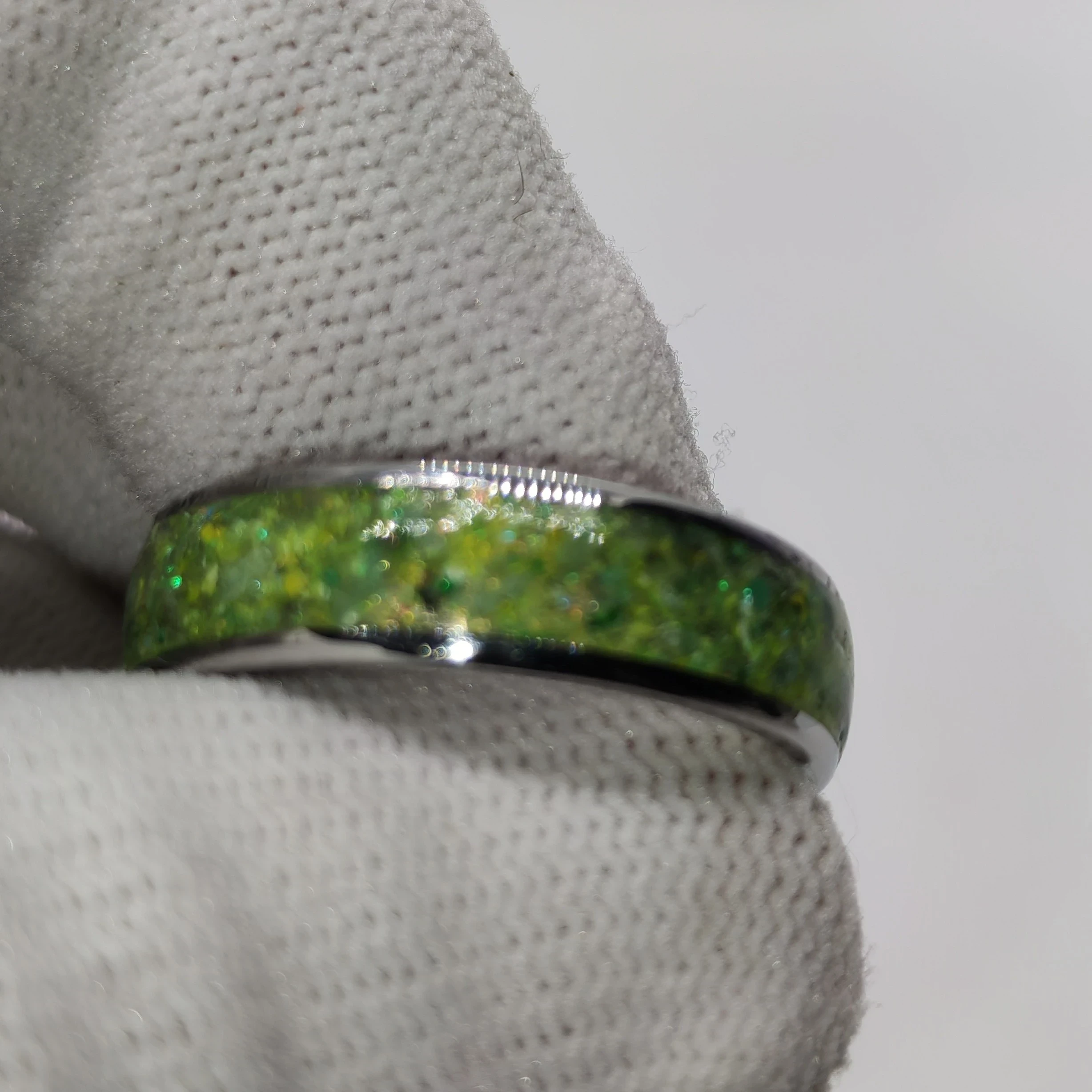 Anillo Talla 8 con Esmeraldas y Mica Verde Amarilla  3